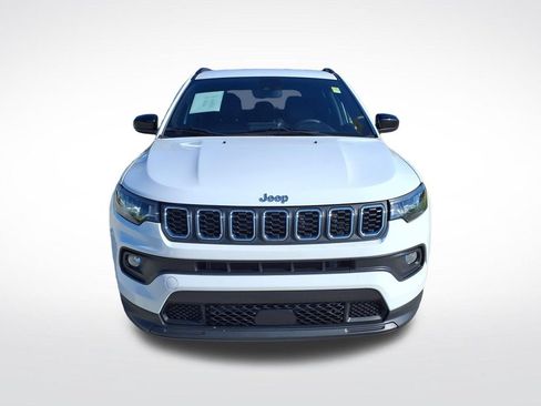 Used 2025 Jeep Compass Latitude AWD/4WD image 2