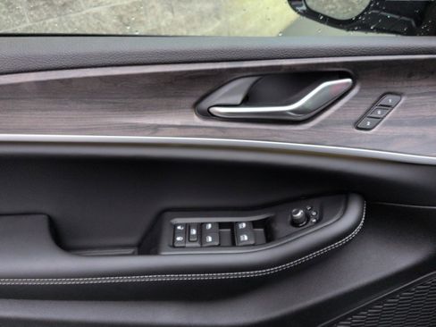 New 2025 Jeep Grand Cherokee L Limited w/ Luxury Tech Group II image 9