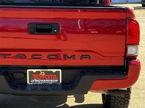 Used 2019 Toyota Tacoma SR image 6