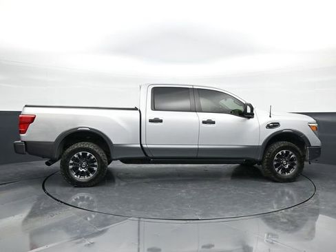 Used 2018 Nissan Titan PRO-4X w/ Pro-4x Convenience Package image 8