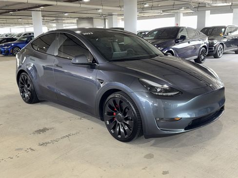Used 2023 Tesla Model Y Performance image 2