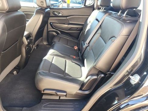 Used 2023 GMC Acadia SLT image 17