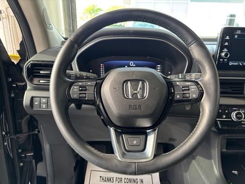 Used 2025 Honda Pilot Elite image 13