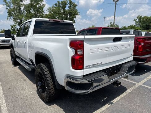 Used 2025 Chevrolet Silverado 2500 LT AWD/4WD image 3