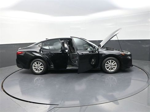 Used 2025 Toyota Camry LE image 42