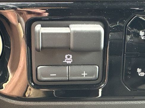 Certified 2025 GMC Sierra 1500 SLE AWD/4WD image 32