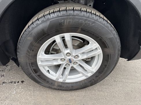 Used 2022 Ford Explorer XLT w/ Equipment Group 202A image 4