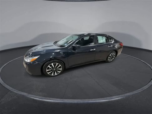 Used 2017 Nissan Altima 2.5 SV image 4