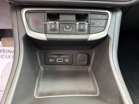 Certified 2024 GMC Terrain SLT w/ LPO, Floor Liner Package AWD/4WD image 21