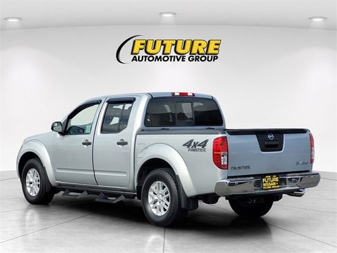 Used 2016 Nissan Frontier SV image 7