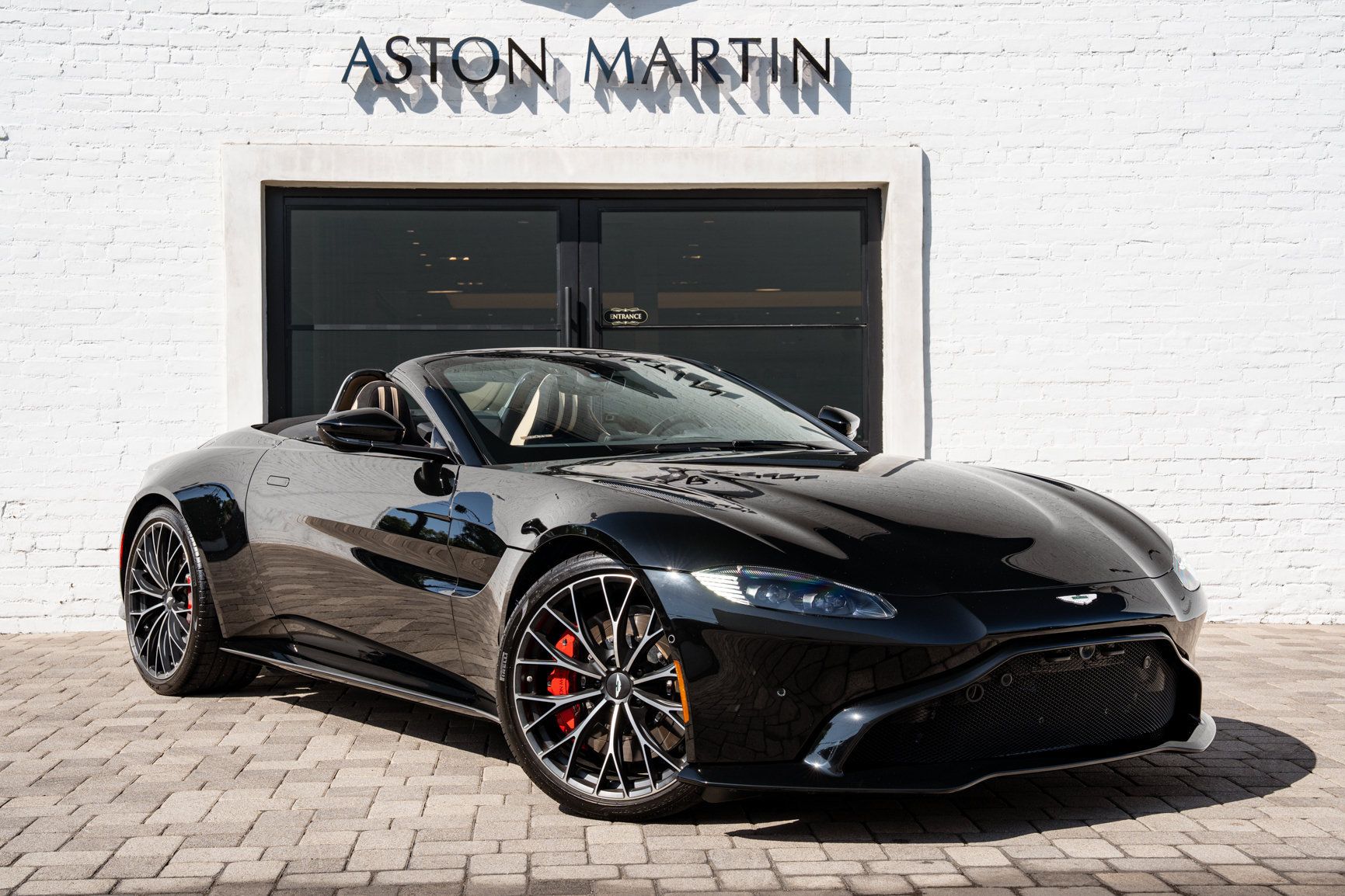 Used 2023 Aston Martin V8 Vantage Roadster RWD image 13