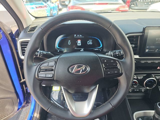 Used 2025 Hyundai Venue SEL FWD image 6