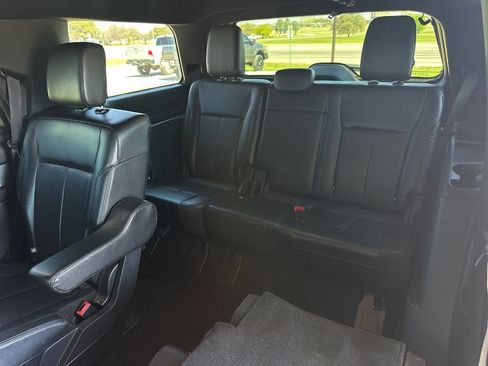 Used 2021 Ford Expedition XLT image 18