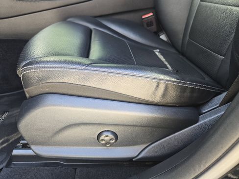 Used 2019 Mercedes-Benz GLC 300 4MATIC Coupe image 25