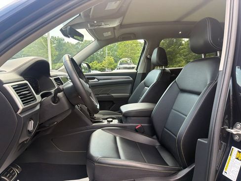 Used 2023 Volkswagen Atlas SEL R-Line AWD/4WD image 12