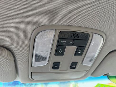Used 2019 Kia Sedona EX FWD image 21