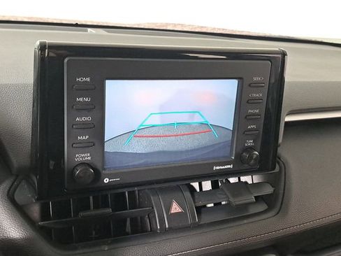 Used 2020 Toyota RAV4 LE image 29