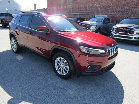 Used 2019 Jeep Cherokee Latitude w/ Cold Weather Group image 1