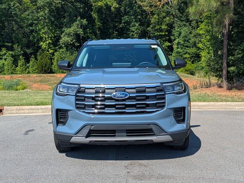 Used 2025 Ford Explorer Active AWD/4WD image 7