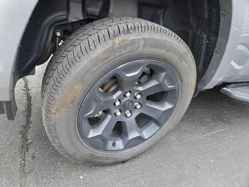Used 2025 RAM 1500 Big Horn AWD/4WD image 8
