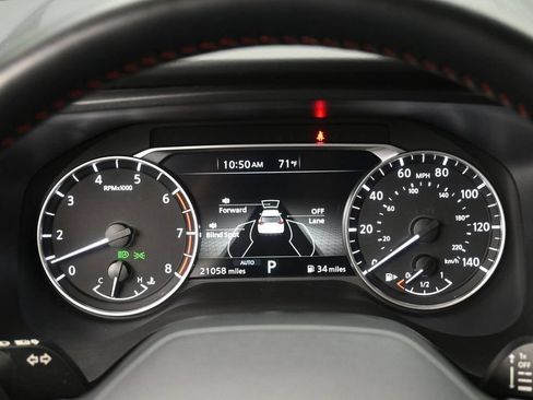 Used 2025 Nissan Rogue SV AWD/4WD image 11