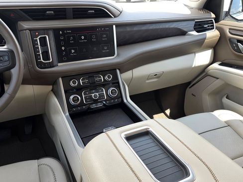 Used 2023 GMC Yukon XL Denali RWD image 14