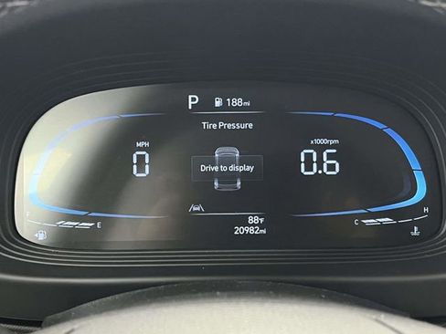 Used 2025 Hyundai Venue SEL FWD image 35