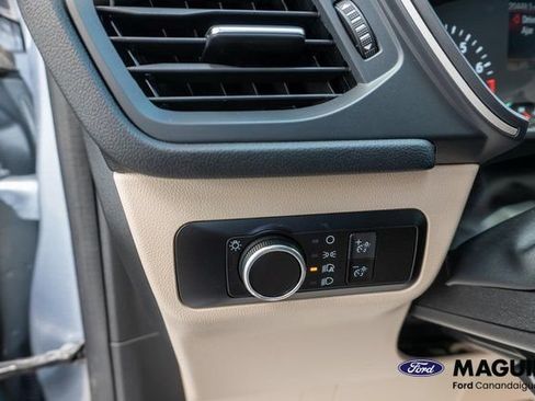 Used 2022 Ford Escape SE w/ Cold Weather Package AWD/4WD image 17