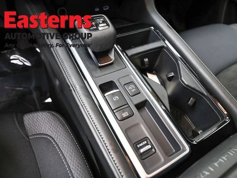 Used 2025 Nissan Pathfinder SV FWD image 13
