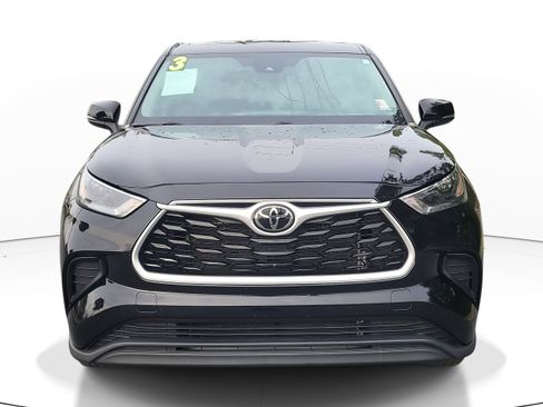 Used 2023 Toyota Highlander L image 2
