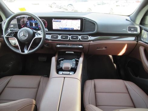 Used 2025 Mercedes-Benz GLS 450 4MATIC image 12