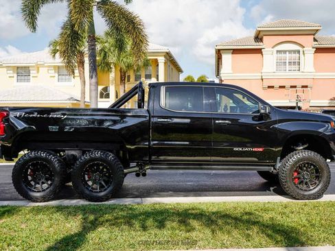 Used 2019 Chevrolet Silverado 1500 High Country w/ Technology Package AWD/4WD image 9