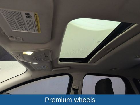 Used 2018 Ford Focus SEL w/ Cold Weather Package FWD image 8
