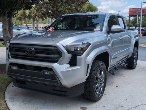 Certified 2025 Toyota Tacoma SR5 w/ SR5 Upgrade Package AWD/4WD image 5
