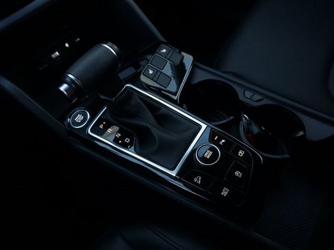 Used 2025 Kia Sportage EX image 16