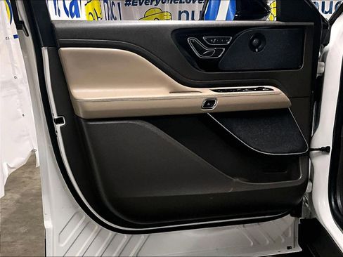 Used 2022 Lincoln Aviator Reserve w/ Elements Package Plus image 9