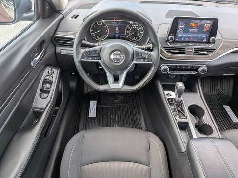 Used 2025 Nissan Altima 2.5 SV FWD image 18