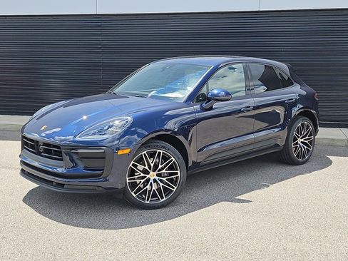 Certified 2023 Porsche Macan AWD/4WD image 1
