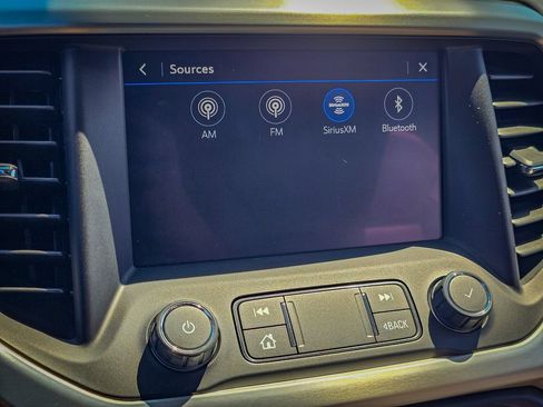 Used 2020 GMC Acadia SLT w/ LPO, Floor Liner Package FWD image 23
