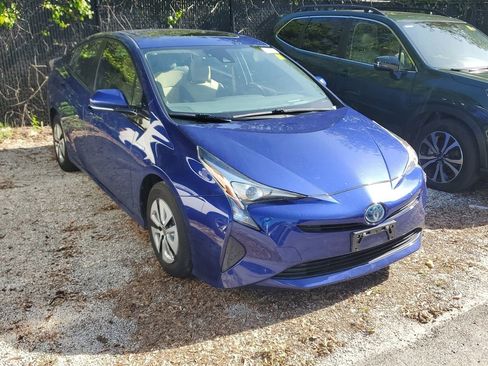 Used 2016 Toyota Prius Three w/ Advanced Technology Package image 3