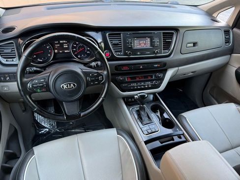 Used 2016 Kia Sedona EX FWD image 23