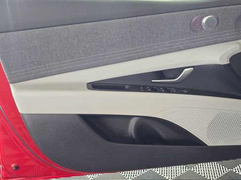 New 2025 Hyundai Elantra Limited image 24