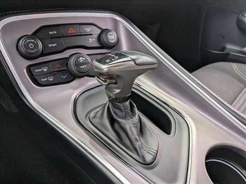 Used 2022 Dodge Challenger SXT image 11