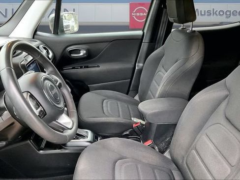 Used 2020 Jeep Renegade Latitude FWD image 19