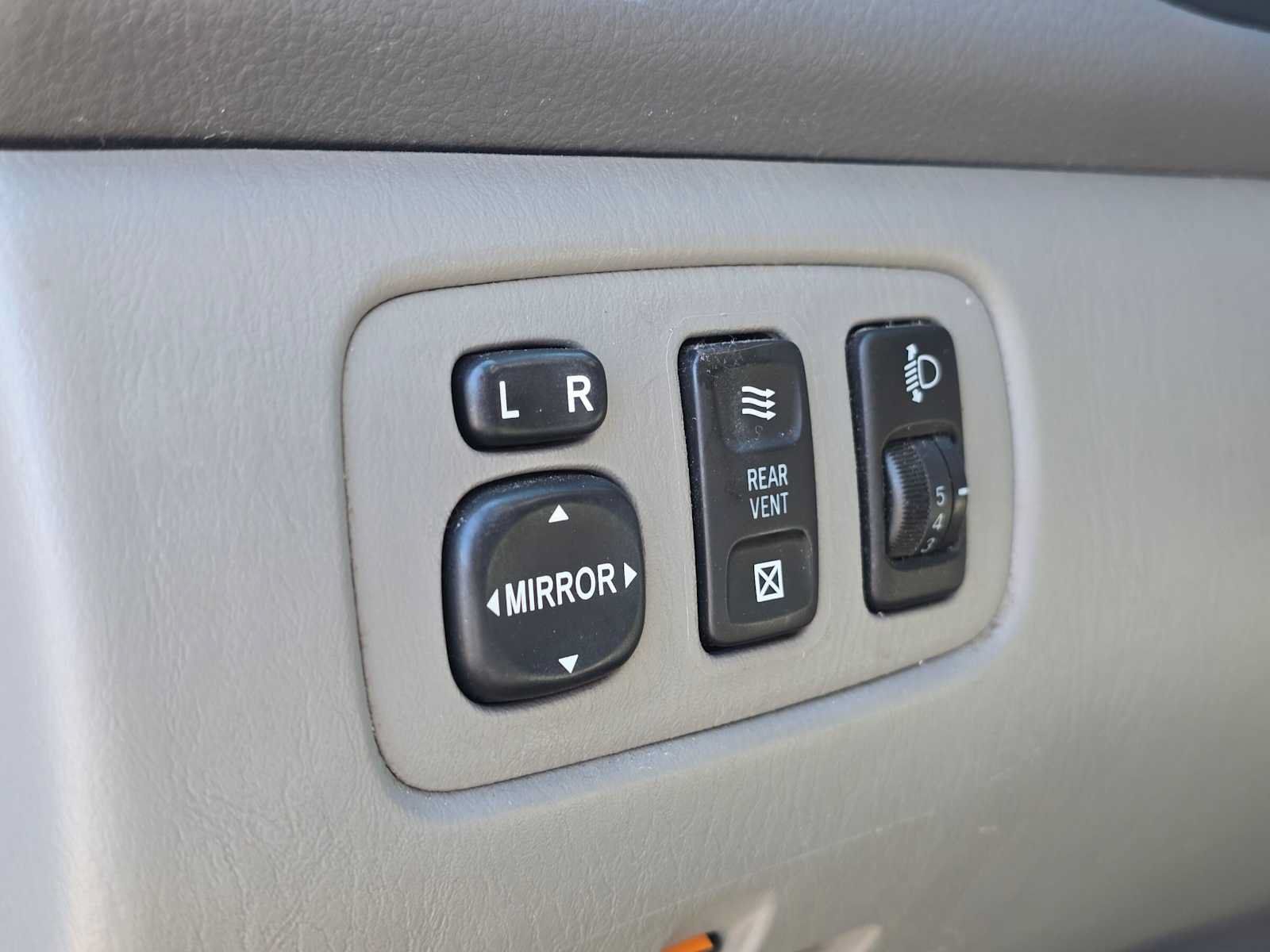 Used 2005 Toyota Sienna XLE Limited w/ XLE Limited Pkg 1 FWD image 28