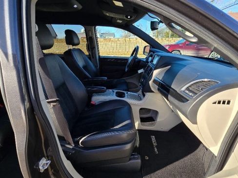 Used 2016 Dodge Grand Caravan SXT image 26