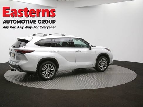 Used 2024 Toyota Highlander Platinum AWD/4WD image 48