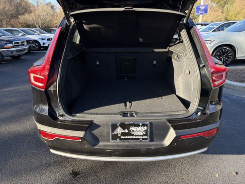 Certified 2025 Volvo XC40 B5 Core image 34
