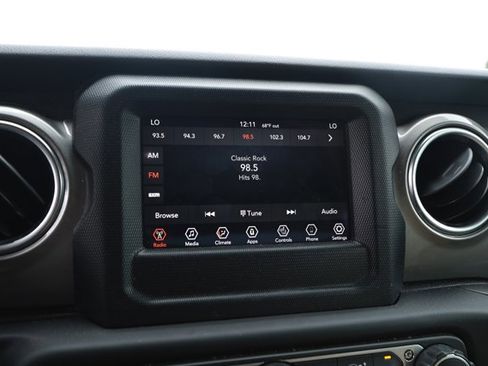 Used 2018 Jeep Wrangler Unlimited Sahara w/ Cold Weather Group AWD/4WD image 7