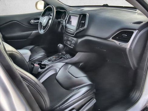 Used 2019 Jeep Cherokee Latitude Plus image 22